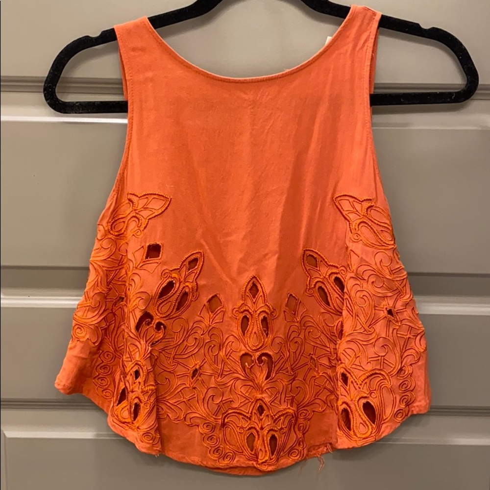 Scoop bottom tank